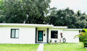 Charming 3-bedroom house with WiFi, AC in pleasant North Miami